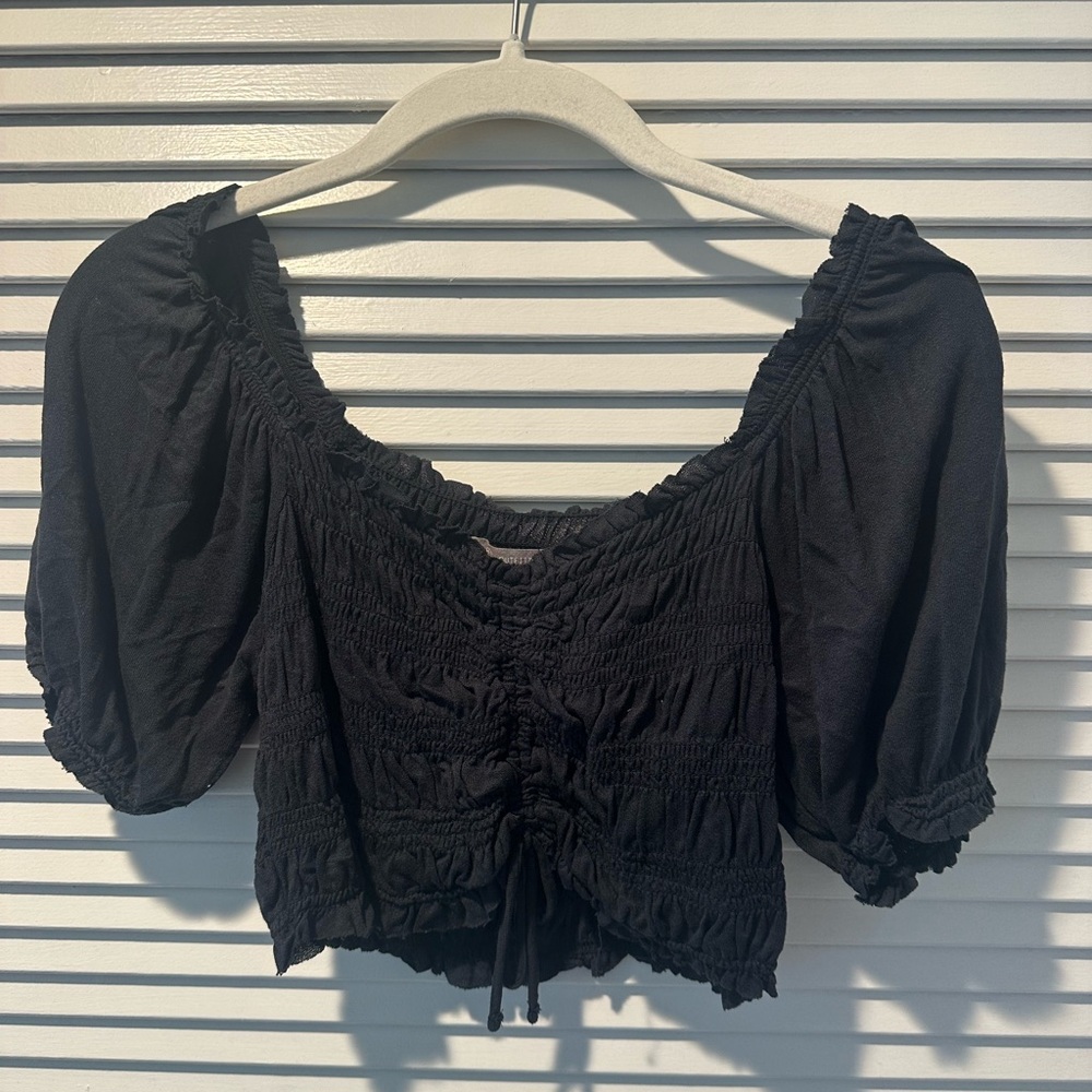 Crop top with puffy sleeves